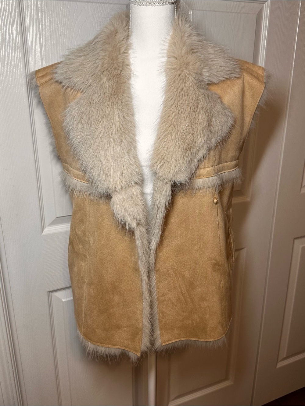 Elan Tan Suede Vest with Cream Fur Collar - Picture 2 of 6
